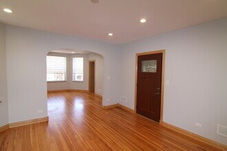3049 N Davlin Ct in Chicago, IL - Foto de edificio - Building Photo