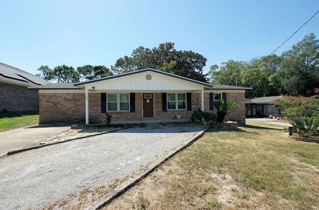 357 Lincoln Ave in Valparaiso, FL - Building Photo - Building Photo