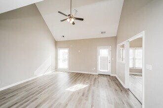 9347 Helmsley Dr in Cordova, TN - Building Photo - Building Photo