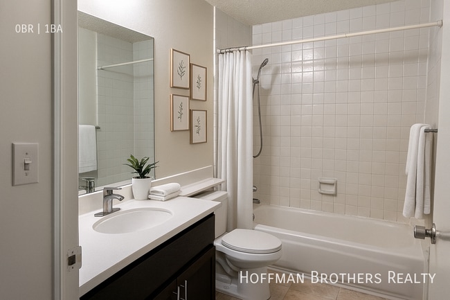 500 S Hobart Blvd, Unit 305 in Los Angeles, CA - Building Photo - Building Photo