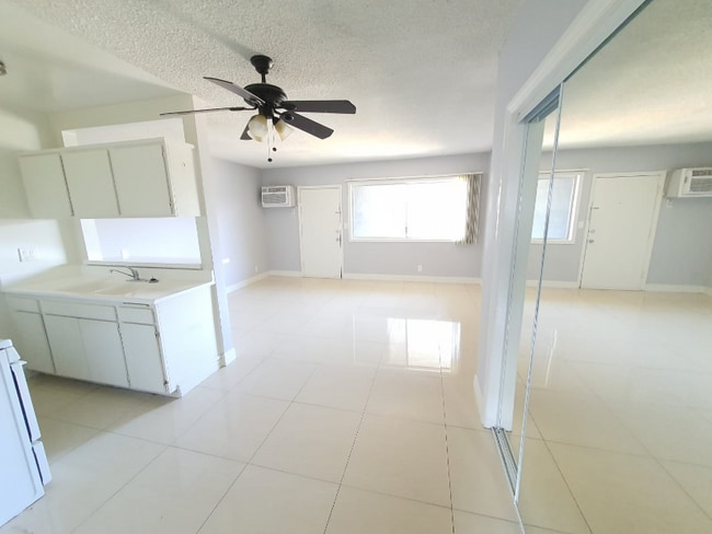 4660 Kester Ave in Los Angeles, CA - Building Photo - Building Photo