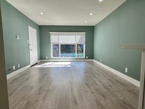 7555 De Longpre Ave, Unit 4 in Los Angeles, CA - Building Photo - Building Photo
