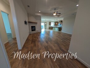 1982 Dawncrest Dr in Chico, CA - Building Photo - Building Photo