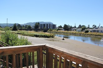 Riverside Inn Bed & Breakfast in Seaside, OR - Building Photo - Building Photo