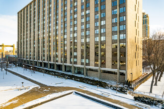 The River Towers Condominium in Minneapolis, MN - Building Photo - Building Photo