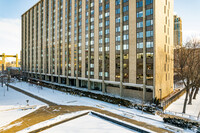 The River Towers Condominium in Minneapolis, MN - Foto de edificio - Building Photo