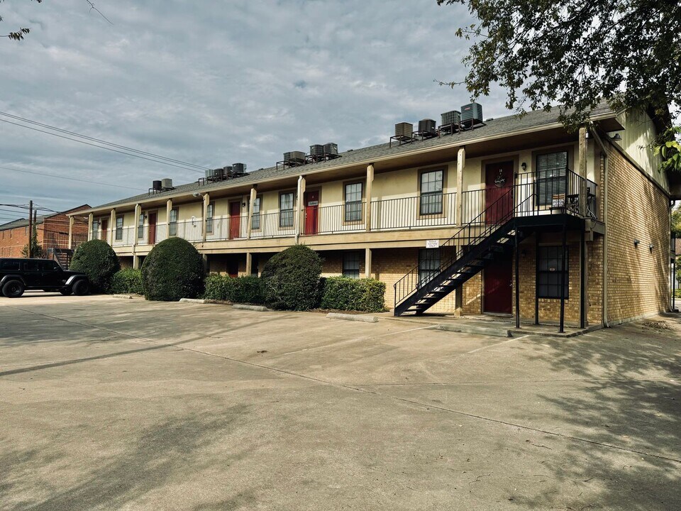 2005 S 8th in Waco, TX - Building Photo