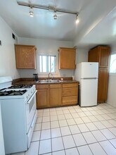 843 Huntley Dr, Unit 3-4ths. in West Hollywood, CA - Foto de edificio - Building Photo
