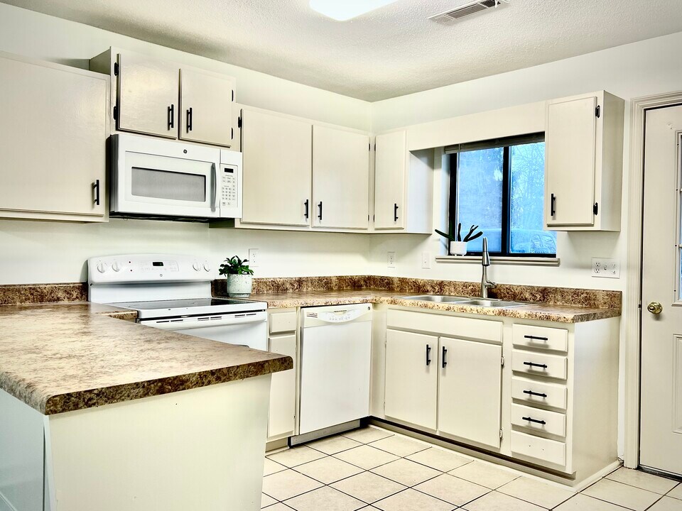 1906 Waldens Edge in Signal Mountain, TN - Building Photo