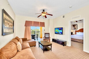 8113 Resort Village Dr in Orlando, FL - Building Photo