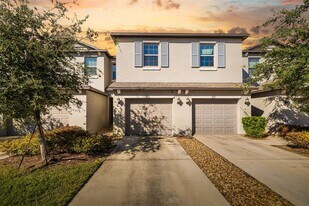 621 Royal Empress Dr in Ruskin, FL - Building Photo