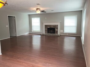 8714 Warrenford Dr in Houston, TX - Foto de edificio - Building Photo