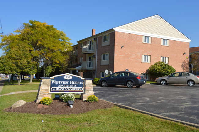 Westview Heights in Hubbard, OH - Foto de edificio - Building Photo