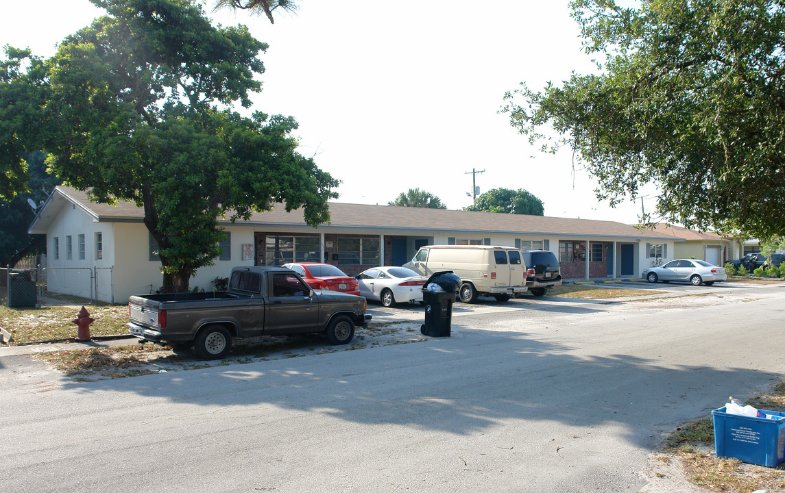 Mack Apartments in Fort Lauderdale, FL - Foto de edificio