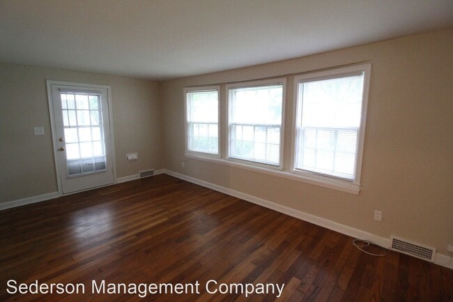 318 E 28th Ave in North Kansas City, MO - Building Photo - Building Photo