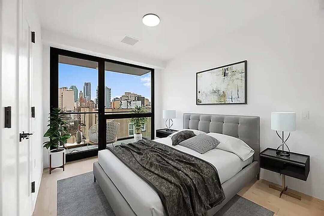 27-10 37th Ave in Queens, NY - Building Photo