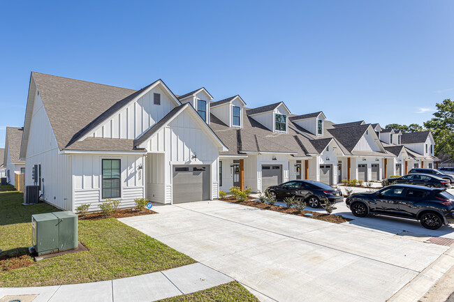 Oak Grove Townhomes in Prairieville, LA - Building Photo - Building Photo