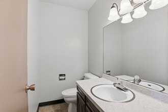 846 Greenwood Ct in Oshkosh, WI - Foto de edificio - Building Photo