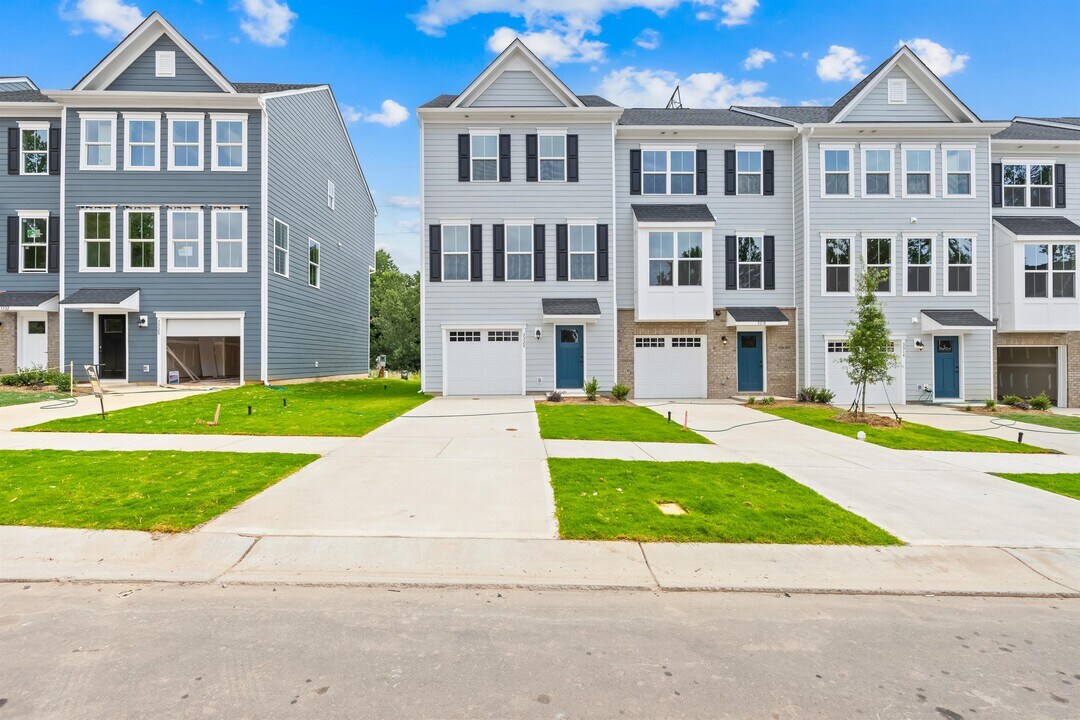 3322 Beeler Ln in Charlotte, NC - Building Photo