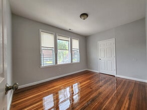 117 Townsend St, Unit #1 in Boston, MA - Building Photo - Building Photo