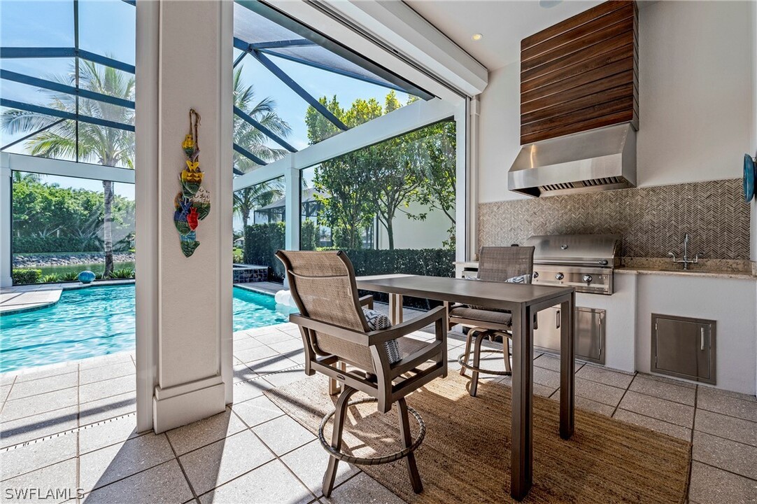 17453 Via Lugano Ct in Miromar Lakes, FL - Foto de edificio
