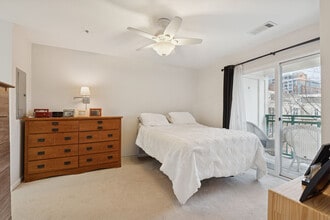 12000 Market St, Unit 445 in Reston, VA - Foto de edificio - Building Photo