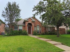 2453 Hunters Run Dr in Plano, TX - Building Photo