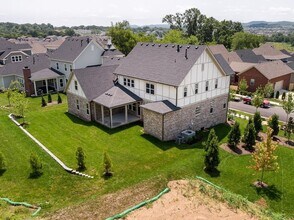 2077 McAvoy Dr in Franklin, TN - Foto de edificio - Building Photo