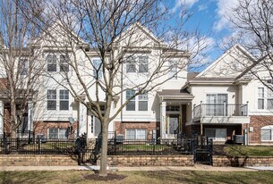 417 Plaza Pl in Aurora, IL - Building Photo