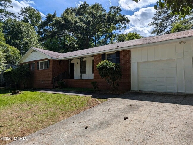 property at 2971 Crestline Dr