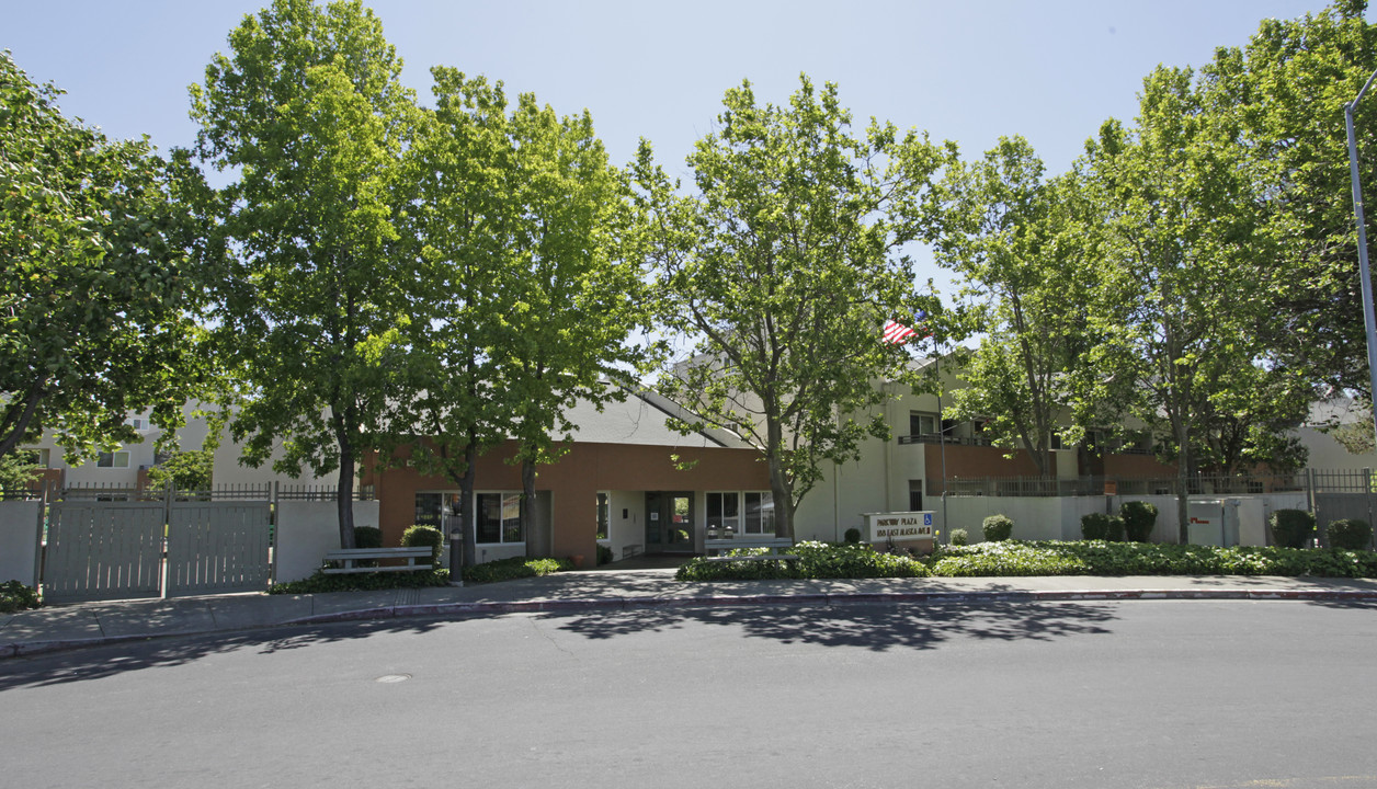 Parkway Plaza in Fairfield, CA - Building Photo