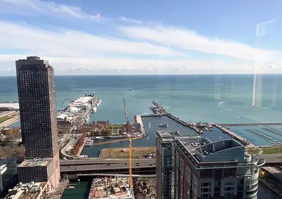 455 N Park Dr, Unit 2407 in Chicago, IL - Building Photo