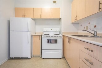 7 Walmer Rd in Toronto, ON - Building Photo - Building Photo