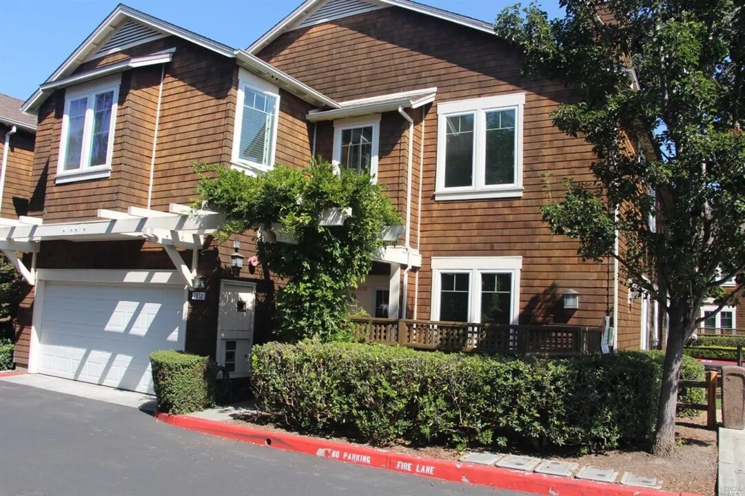 7612 Eickmeyer Ct in Cotati, CA - Foto de edificio