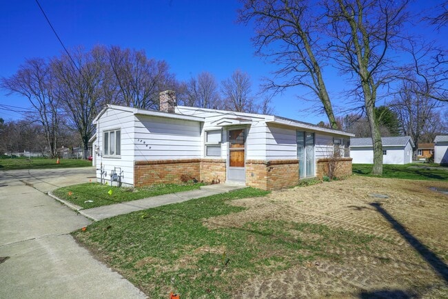 17069 IN-23 in South Bend, IN - Building Photo - Building Photo