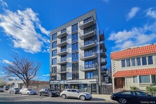 43-34 53rd St, Unit 2B in Queens, NY - Building Photo