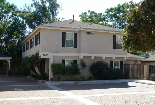 3120-3124 Royal Oaks Dr in Thousand Oaks, CA - Building Photo - Building Photo