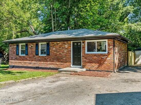 1119 Ireland Dr in Louisville, KY - Building Photo