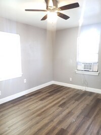 7004 Capitol St photo'