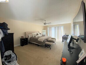 235 Donegal Way in Martinez, CA - Building Photo - Building Photo