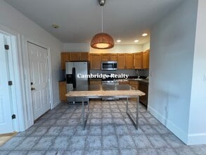 1228 Cambridge St, Unit 4T in Cambridge, MA - Building Photo - Building Photo