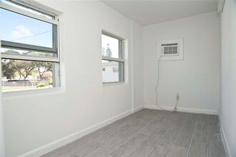 1323 N Federal Hwy, Unit 3 in Hollywood, FL - Building Photo - Building Photo