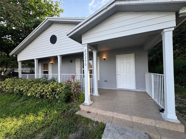 22250 Miami Ave in Miami, FL - Building Photo - Building Photo