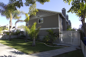 1111 Thomas Ave in San Diego, CA - Building Photo - Building Photo