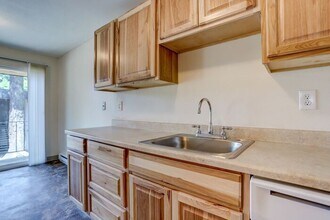 2631 SE 111th Ave in Portland, OR - Building Photo - Building Photo