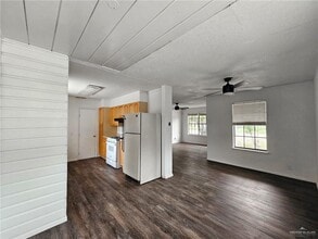 1606 Quince Ave in McAllen, TX - Foto de edificio - Building Photo