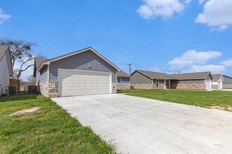 417 S Cleburne Whitney Rd in Rio Vista, TX - Building Photo - Building Photo