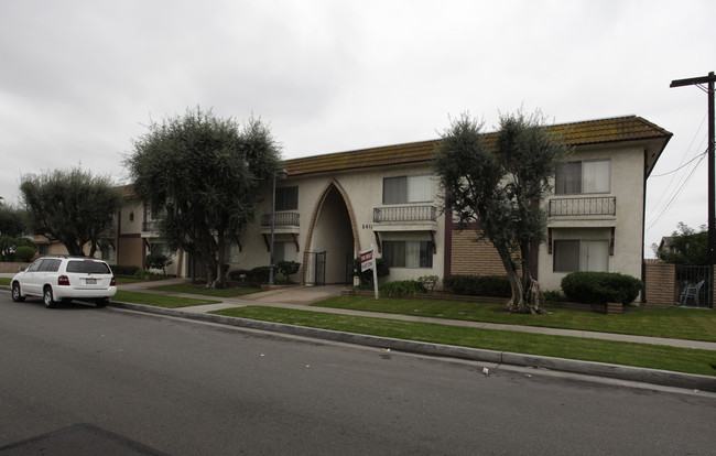 Casa Elvida Apartments in Buena Park, CA - Building Photo - Building Photo