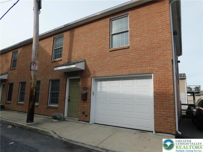 821 Masslich St in Bethlehem, PA - Building Photo - Building Photo