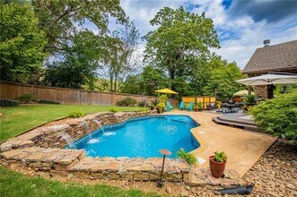 1706 NW Autumn Ave in Bentonville, AR - Building Photo - Building Photo